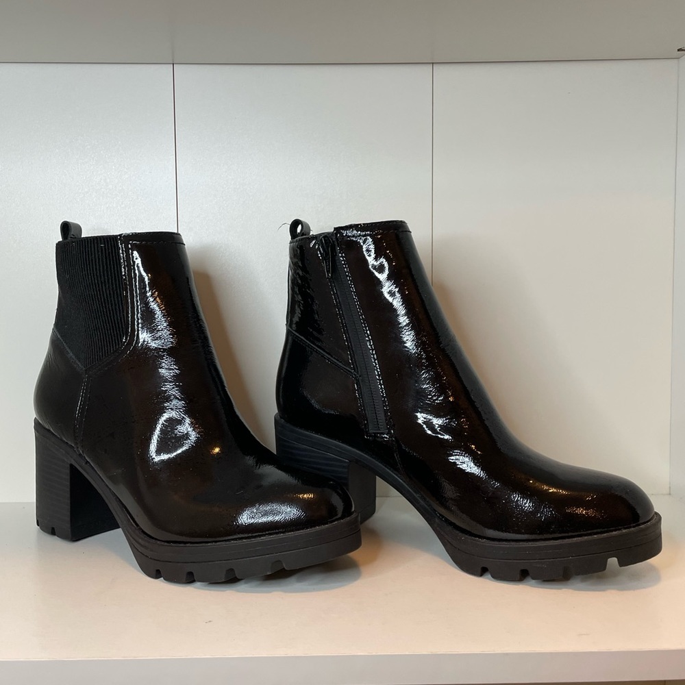 Black heeled boots